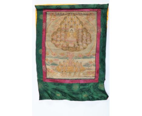 Thankgka mit Bodi Baum: u. Buddhaversammlung. Vielfigüriges Thangka. Baum im Regenbogenkreis. Tibet 19.Jh. Brokat eingefasst.