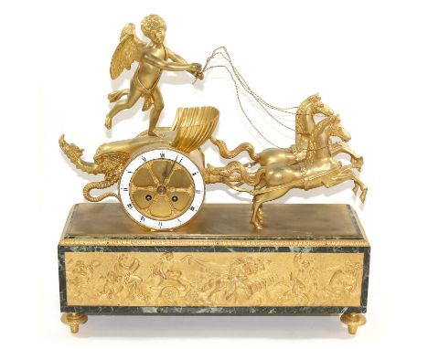 Empire Wagen-Pendule: Au char de l'Amour, Frankreich 19. Jahrhundert, Empire-Wagenuhr aus vergoldeter Bronze, großer Wagen mi