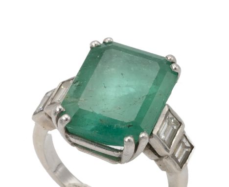 Emerald and diamond ring, in an unmarked white mount (XRF test return 950 Platinum, bidders are advised to make their own ass