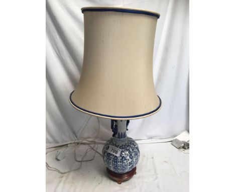  Sale Item:    BLUE &amp; WHITE TABLE LAMP   Vat Status:   No Vat   Buyers Premium:  This lot is subject to a Buyers Premium 