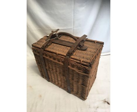  Sale Item:    PICNIC HAMPER DREW &amp; SONS LONDON (AF)  Vat Status:   No Vat   Buyers Premium:  This lot is subject to a Bu