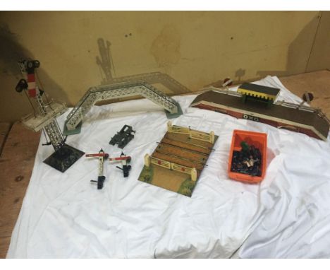  Sale Item:    BOX VARIOUS TRAIN ITEMS (AF)   Vat Status:   No Vat   Buyers Premium:  This lot is subject to a Buyers Premium