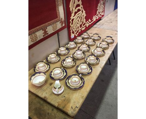  Sale Item:    56 PCS HAMMERSLEY CHINA- SOME GILDING MISSING-CRACK BOWL (AF)  Vat Status:   No Vat   Buyers Premium:  This lo
