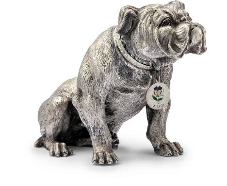 Bulldogge  In der Art von Fabergé. Versilbert. Mit dunklen Glasaugen. H. ca. 12 / Lg. 14 cm. Russisch gepunzt. (59009)
