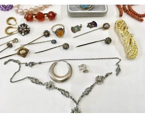 Collection of vintage jewellery to include hat pins, necklaces ect 