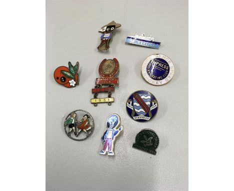 Collection on enamel badges to include; golly badges, speed way 