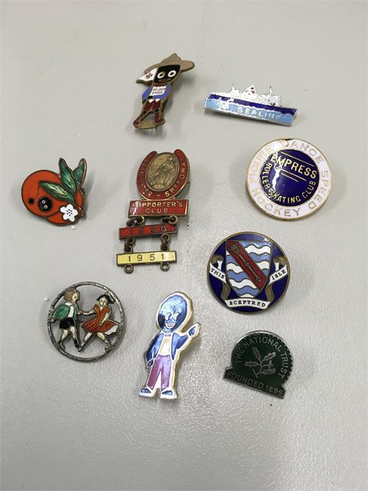 Collection On Enamel Badges To Include Golly Badges Speed Way