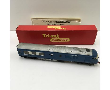 Tri-ang Railway train model R.555 Diesel pullman motor car type 2 blue livery 