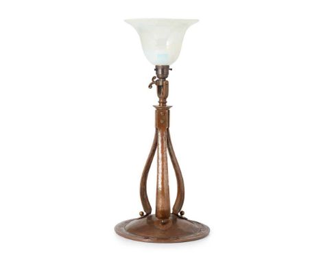 ATTRIBUTED TO THE BIRMINGHAM GUILD OF HANDICRAFTS ARTS & CRAFTS ADJUSTABLE TABLE LAMP, CIRCA 1900 copper, with chased decorat