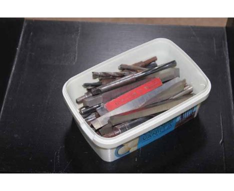 COLLECTION OF CUTTING TOOLS
