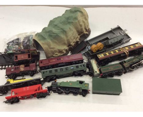 Hornby Dublo Denbigh castle engine Loco and Tender and accessories.Condition report: Generally worn, played with condition, s
