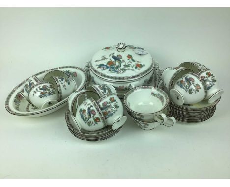 Wedgewood Kutani Crane tea and dinner service - 150 pieces approximatelyCondition report: Appears to be in generally very goo
