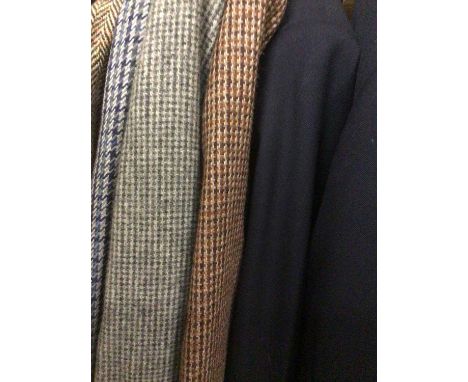 Gentlemen's Jackets including tweed by Gieves and Hawkes x2, tweed by Oaks and Harris Tweed, plus two Gieves and Hawkes Navy 