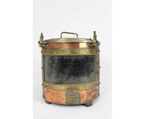 Old copper and brass Port ships lamp, 32cm height x 30cm diameterCondition report: The lamp is opened by means of turning thr
