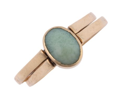 A Continental 14ct gold reversible jade and onyx signet ring, with 2 swivel shanks, setting height 8.6mm, size P, 3.2g . Cond