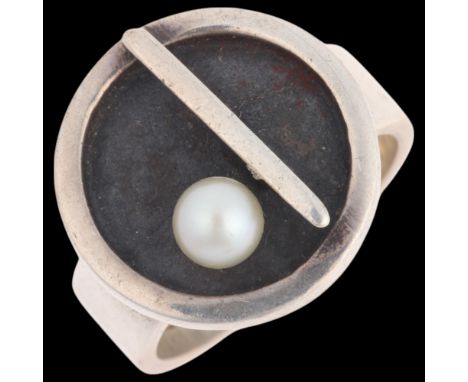 IDELLA LA VISTA - an American modernist sterling silver cultured pearl geometric abstract ring, setting height 17.1mm, size O