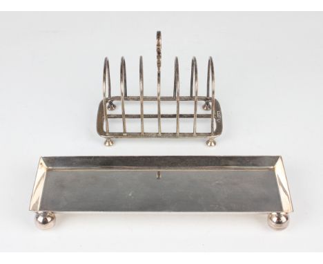 A George V silver six-division toast rack, Sheffield 1923 by William Hutton &amp; Sons Ltd, weight 189g, length 13.5cm, toget