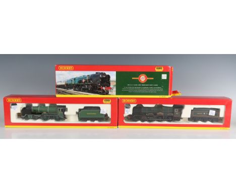 Three Hornby gauge OO locomotives and tenders, comprising R.2169 Merchant Navy Class Clan Line, R.2124 907 'Dulwich' Southern