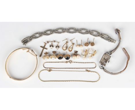 A 9ct gold pendant cross, length 3.2cm, a 9ct gold bracelet, six pairs of 9ct gold earrings, total weight 17.3g, another gold