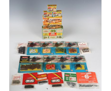 A collection of gauge OO railway items, including Hornby Top Link R.304 locomotive 'Mallard' and tender, R.066 locomotive 'Du