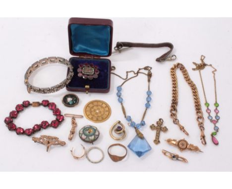 Wooden box containing antique and later jewellery including Georgian foil back mourning brooch, white metal paste set bangle 