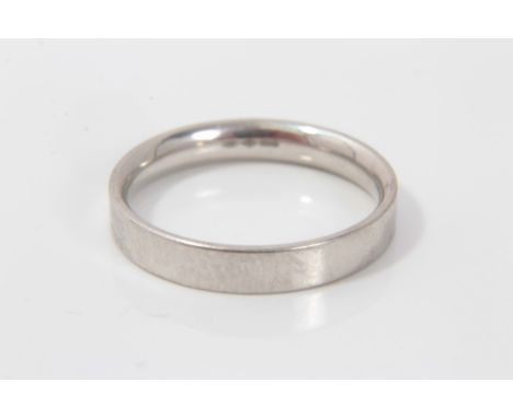 Platinum wedding ring, size VCondition report: Weight approximately 8.2g