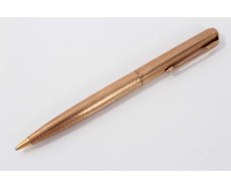 Gold 9ct) Parker pencil with engine turned decoration