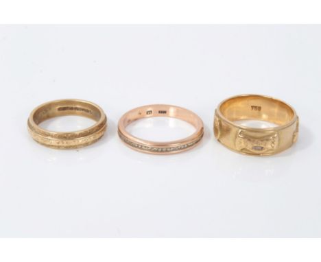 Rose gold (18ct) ring, size R½, gold (18ct) ring with engraved scroll decoration, size M and one other gold (18ct) ring with 