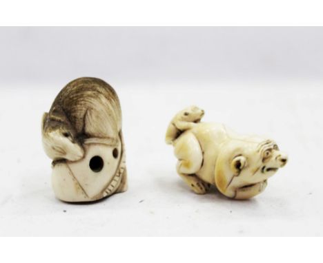 19th Century carved ivory netsuke finely carved in the form of a bear and cub, 4cm long, together with carved bone netsuke in