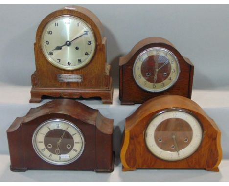 Four various vintage mantel clocks to include a twin train oak example (4) 