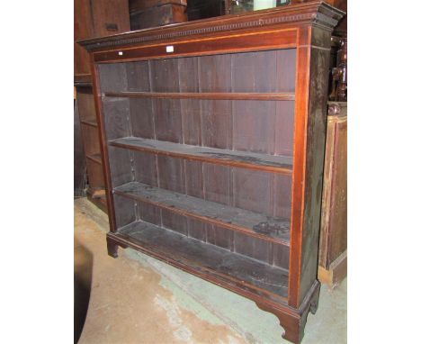 An inlaid mahogany freestanding open bookcase with satinwood banding, three adjustable shelves and bracket feet, 132 cm wide 