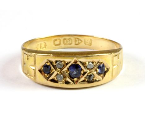 An antique 18ct yellow gold diamond and sapphire set ring, (N.5).