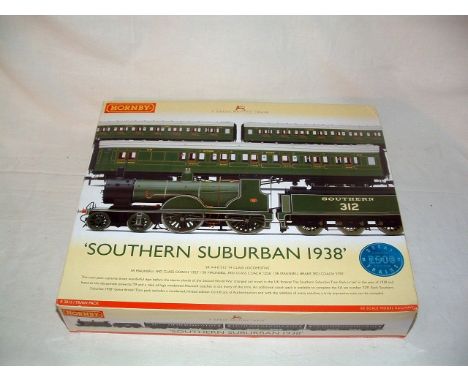 HORNBY R2813 'Southern Suburban 1938'' Train Pack comprising a Southern Olive Green T9 4-4-0 no 312 and 3 axle Tender and 3 x