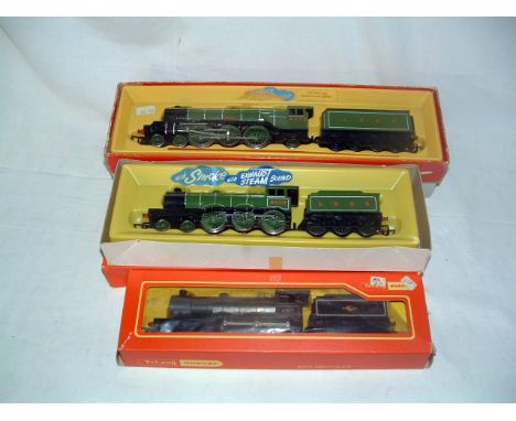 HORNBY/TRIANG HORNBY  3 x Locomotives - 2 x LNER Green  Locomotives with Smoke and Exhaust Sound Tenders -  R866 Class B12 4-