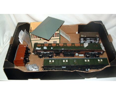 A tray containing an O gauge plastic Kit Built BR(S) Green Utility Van and 2 x Ventilated Vans (Good Plus with Scale wheels a