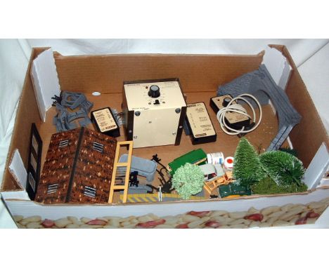 A tray containing Scenic Items, Track and Gaugemaster items - Scenic -a Hornby Goods Shed, Car Loading Ramp, 2 x Tunnel Porta