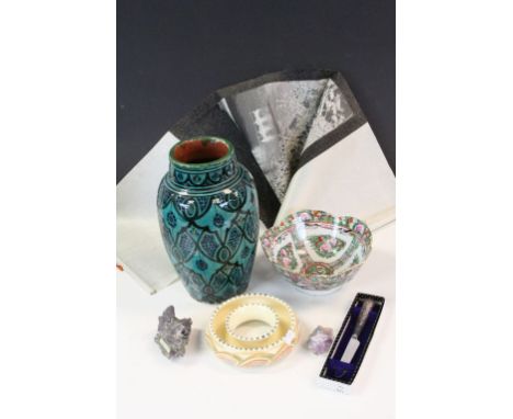 Small box of mixed collectables to include; Oriental bowl, Honiton bowl, Chinese scroll, Boxed Silver handled Cheese knife et