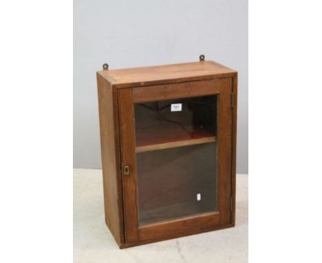 Late 19th / Early 20th century Oak Hanging Display Cabinet with Single Glazed Door and Shelf, 61cms high x 46cms wide