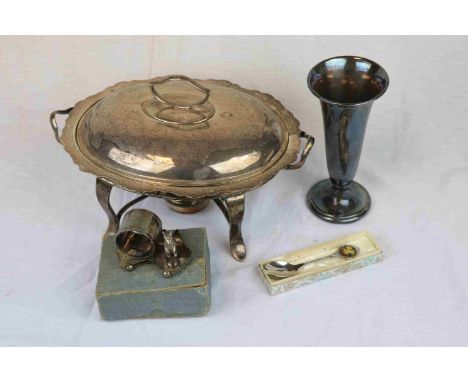 Small collection of vintage Silver plate to include a Boxed Australian Napkin ring with Kangaroo, covered dish etc