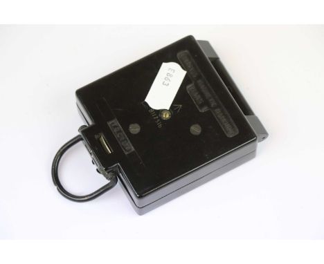 Bakelite cased Military marching Compass Mk1 by T G Co Ltd, approx 6.5cm in the closed position