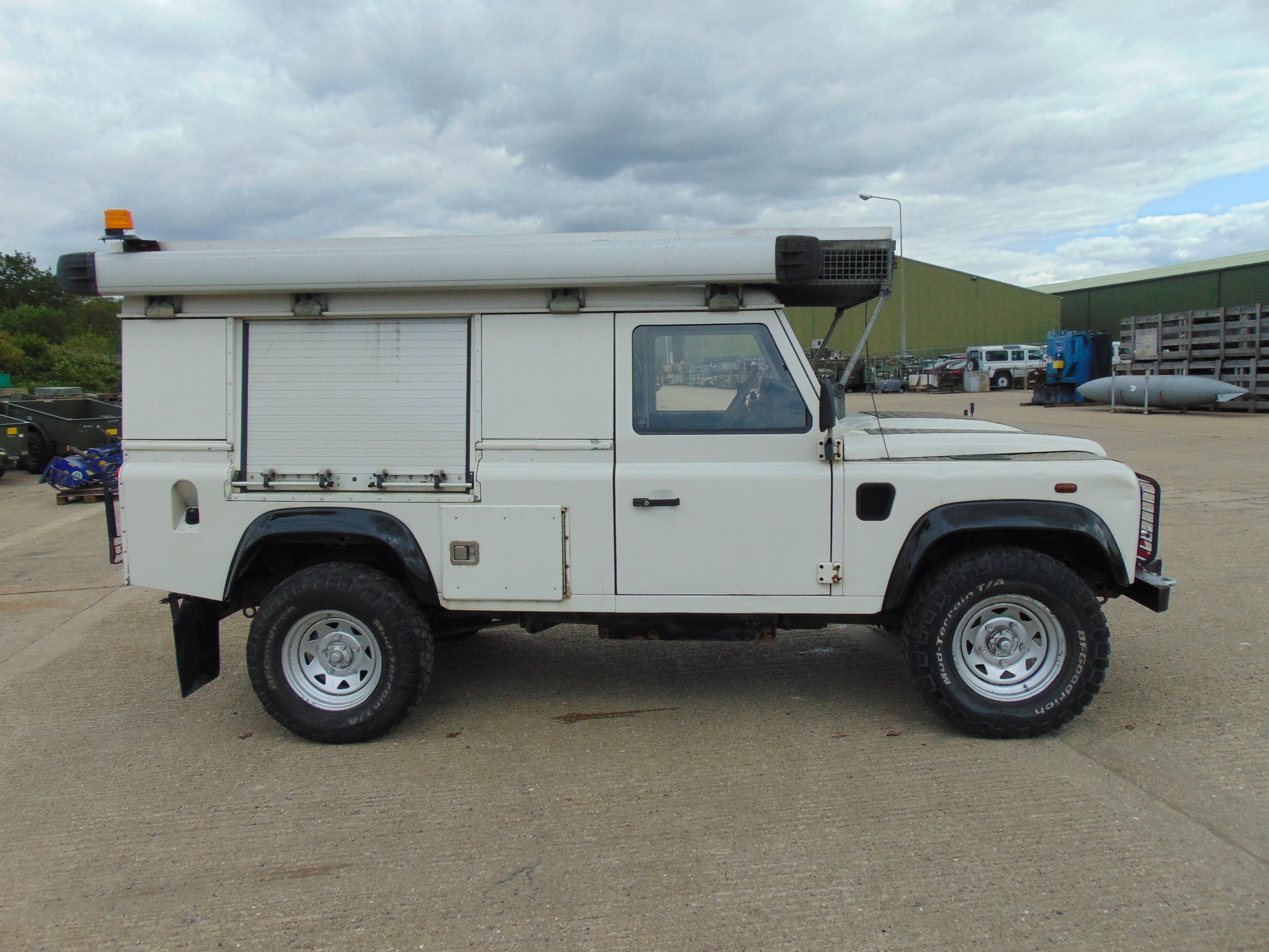 land rover defender puma 110