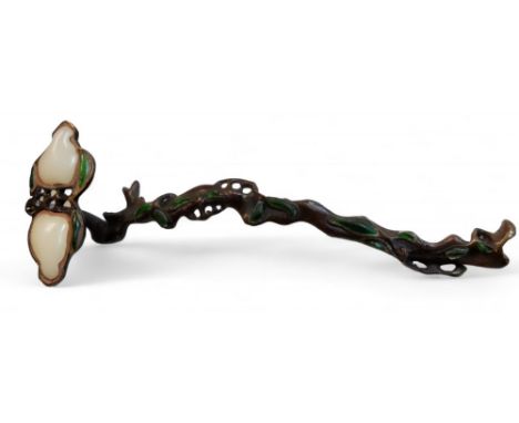 A Chinese bronze and hardstone rui sceptre, 27cm long, 20th century 