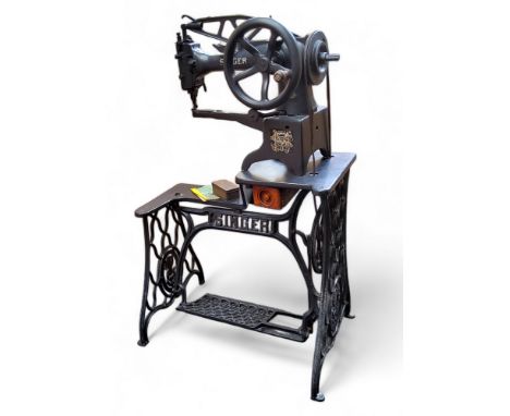 A late Victorian Singer model 29K heavy duty shoemakers / cobblers sewing machine on stand 