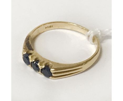 18CT GOLD &amp; SAPPHIRE RING - SIZE M