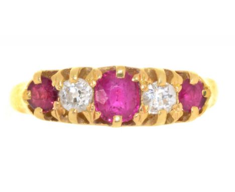 A RUBY AND DIAMOND RING IN GOLD, UNMARKED, 2.3G, SIZE K++RUBY FACETS ABRADED