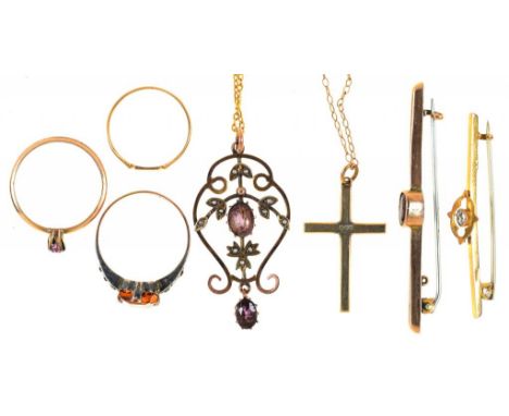 MISCELLANEOUS GOLD JEWELLERY, TO INCLUDE AN AMETHYST AND SPLIT PEARL OPENWORK PENDANT, 13G