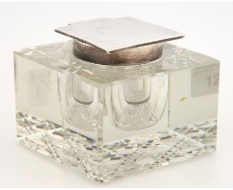 A GEORGE VI SILVER MOUNTED CUT GLASS INKWELL, 7.5 X 7.5CM, BIRMINGHAM 1937