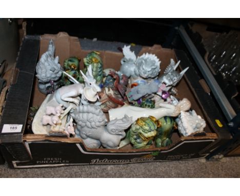 A TRAY OF CERAMIC ORIENTAL STYLE DRAGON FIGURES, DOGS OF FO ETC