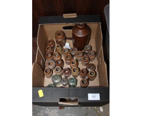 A SELECTION OF VINTAGE CERAMIC & GLASS BOTTLES