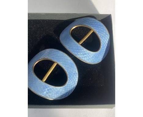 A PAIR OF ENGINE TURNED ENAMEL BUCKLES 